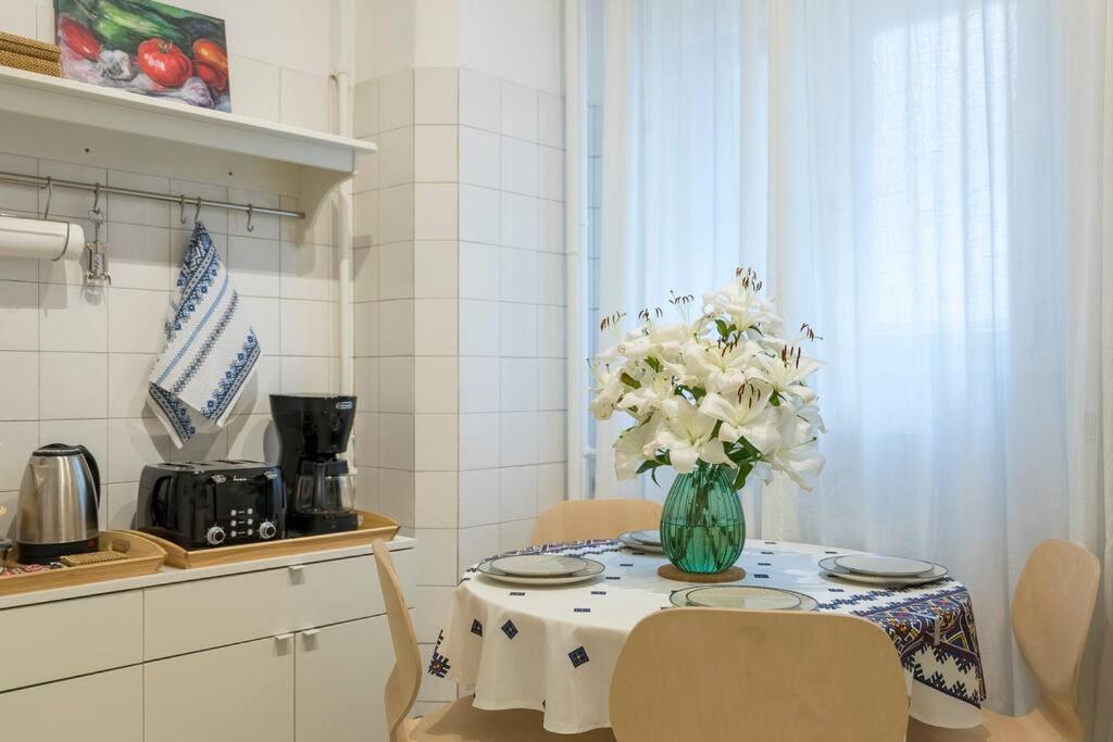 בוקרשט Ultra-Central University Square Apartament Apartament מראה חיצוני תמונה