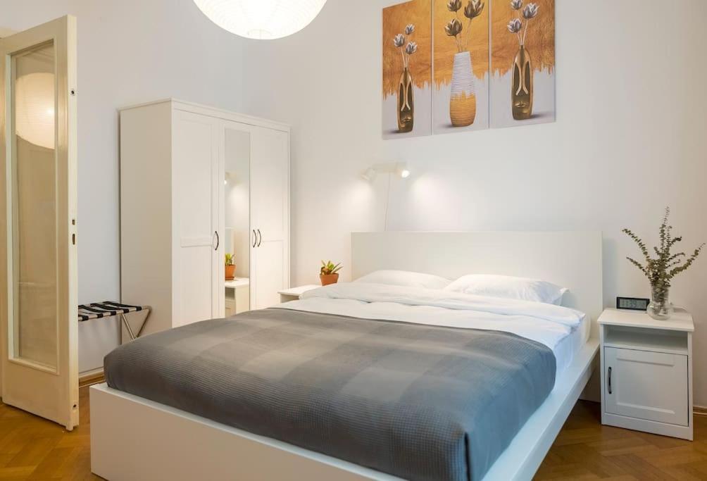 בוקרשט Ultra-Central University Square Apartament Apartament מראה חיצוני תמונה